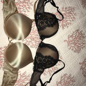 32 C Victoria’s Secret bombshells.